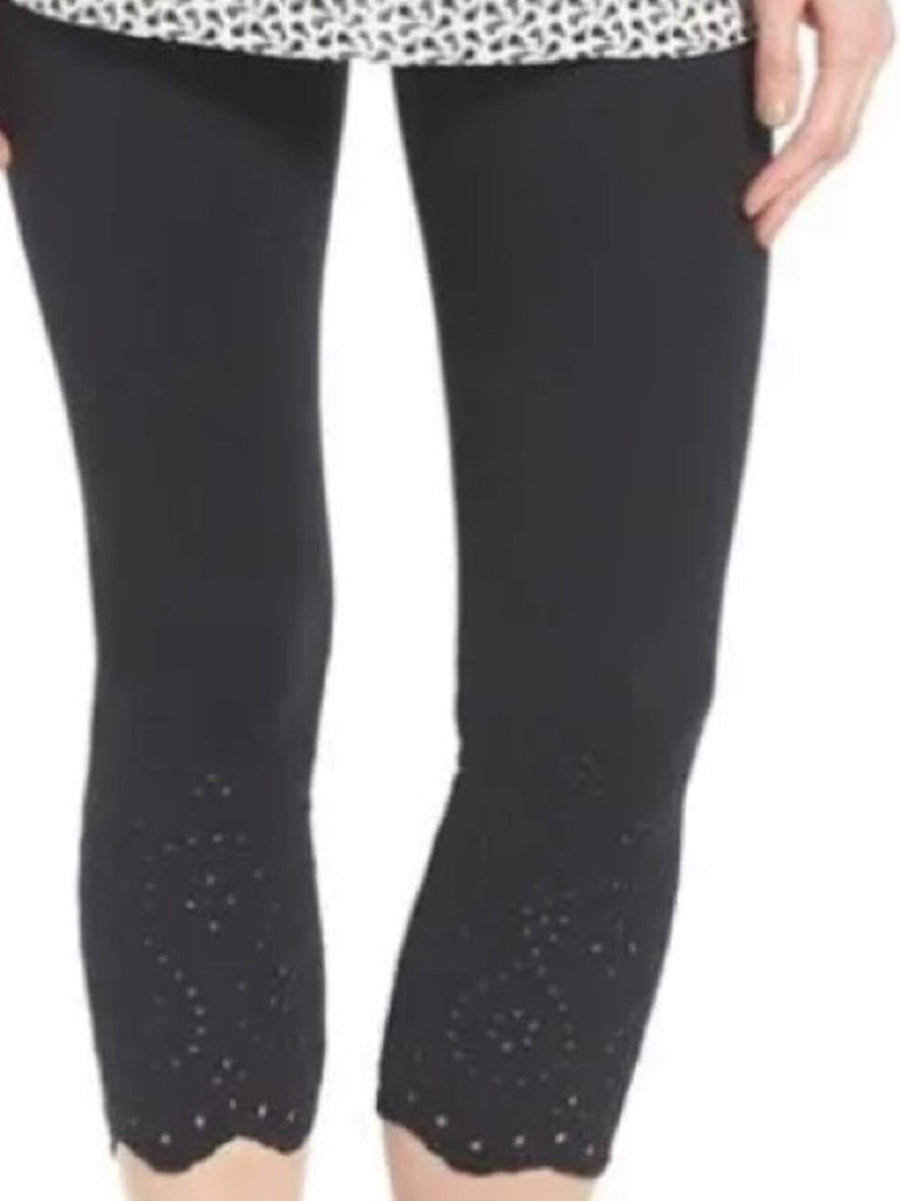 Hue: XL, NWT, Black Cropped Leggings with Eyelet Scallop Hem